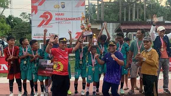 Daiman Najah FC Keluar sebagai Juara Turnamen Futsal Tingkat SD Kapolsek Cup I 2025