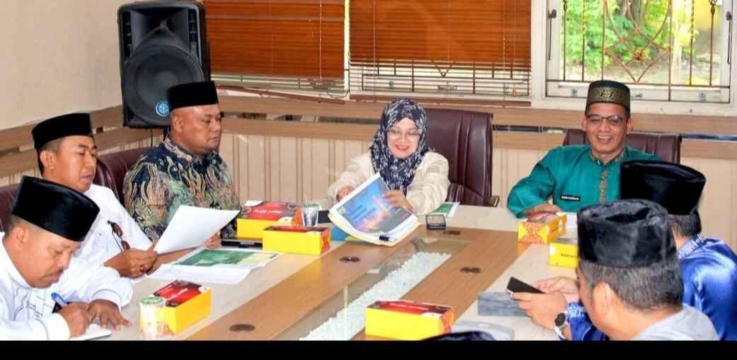 Bupati siak dan Wakil bupati siak bersama Ketua Komisi DPRD Siak berkujung ke kantor DLHK Provinsi Riau